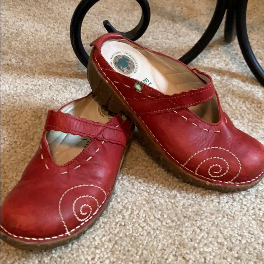 Like-New El NaturaLista Red Leather Clogs